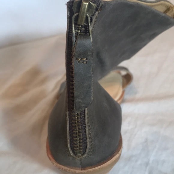 “KOOLABURA” By UGG Leather Ladies Sandals. - Picture 15 of 15